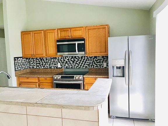 5th image of 2033 SW Aguero St
