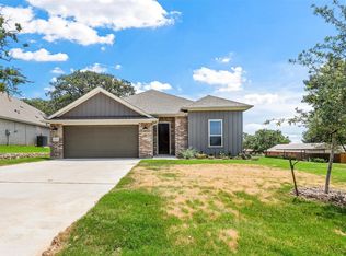 900 Montgomery Rd, Springtown, TX 76082