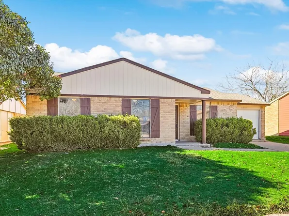 5905 Deerfoot Trl, Fort Worth, TX 76131