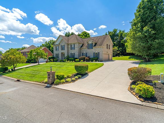 3rd image of 3315 Whispering Oaks Dr