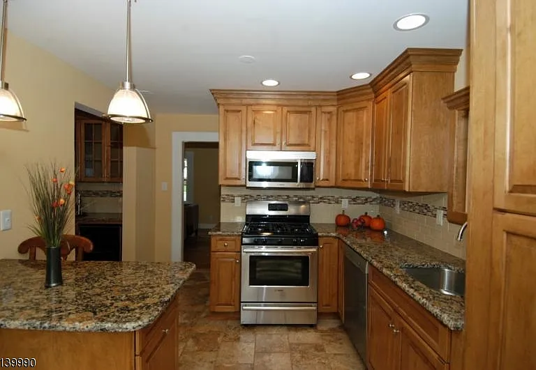 48 Cypress St — Photo 3