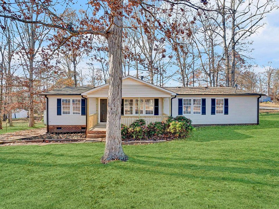 1st image of 300 Crooked Creek Dr