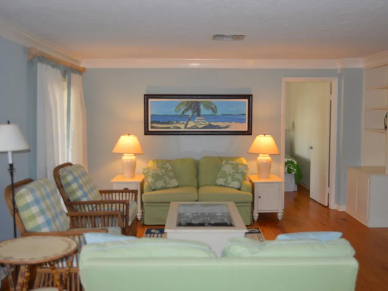 746 Azalea Ln — Photo 4