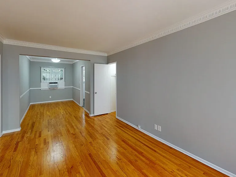 Rowena Avenue Apartments — Photo 7