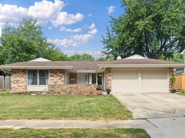 121 Newport Dr, Bolingbrook, IL 60440