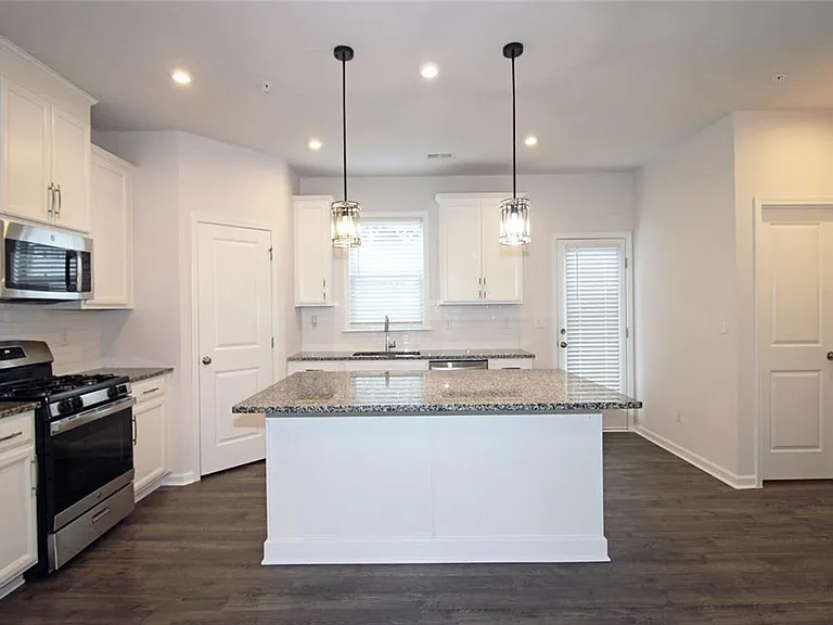 1640 Coasta Way — Photo 9