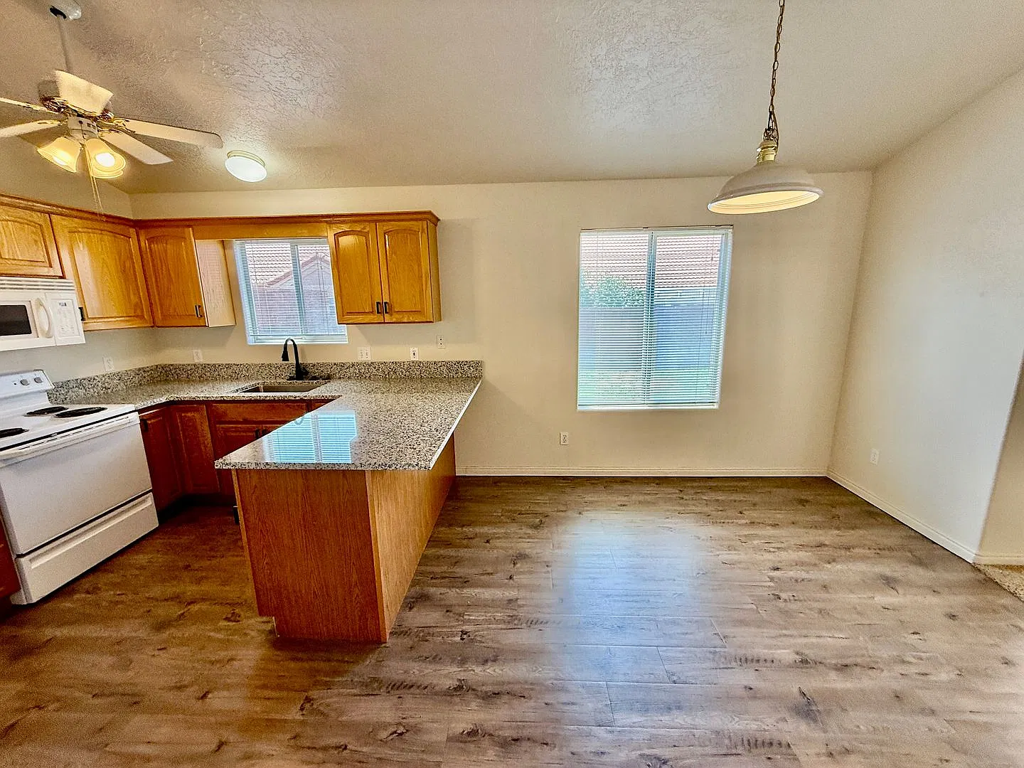Two Bedroom Home with Garage in Desirable Community — Photo 3