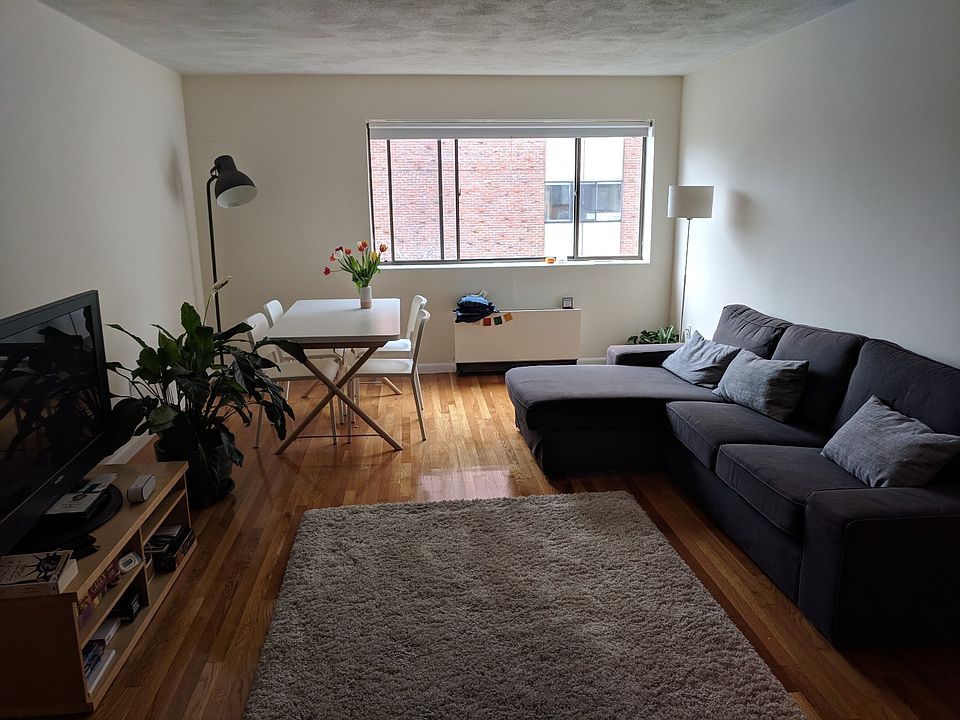 1st image of 40 Williams St APT 303