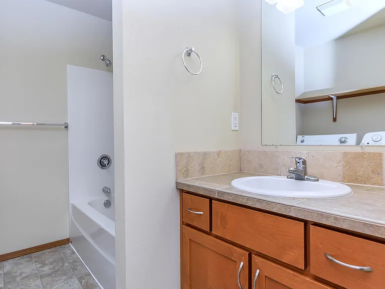 Monroe Avenue Apartments — Photo 27
