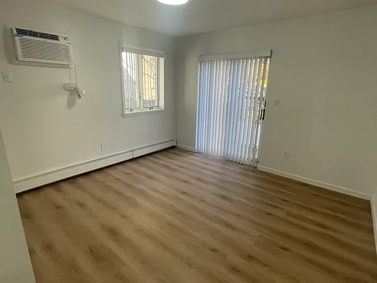 2163 E 17th St #2 — Photo 18