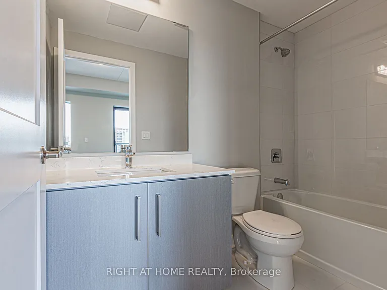 15 Queen St S #1014 — Photo 21