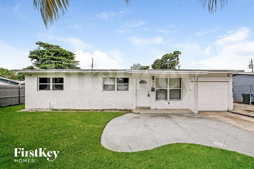 1st image of 805 SW 22nd Ter