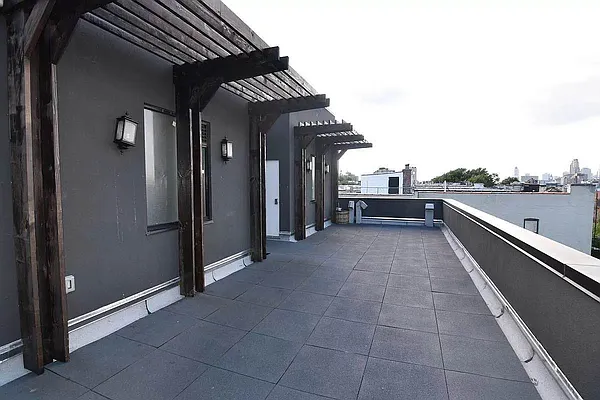 Rented by Tapiro Realty | media 19