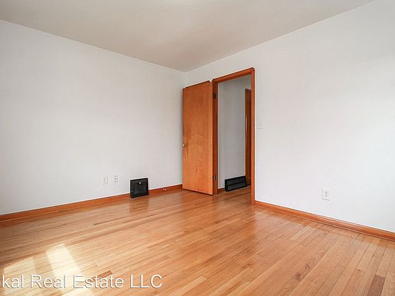 5th image of 6208 Northcliff Ave