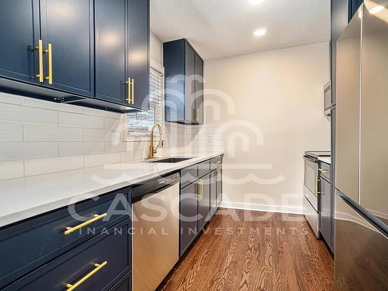 403 NW Village Dr — Photo 4