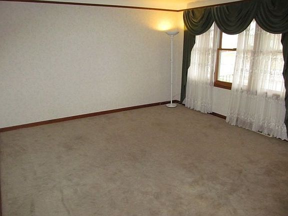 4th image of 5814 Wilber Ave
