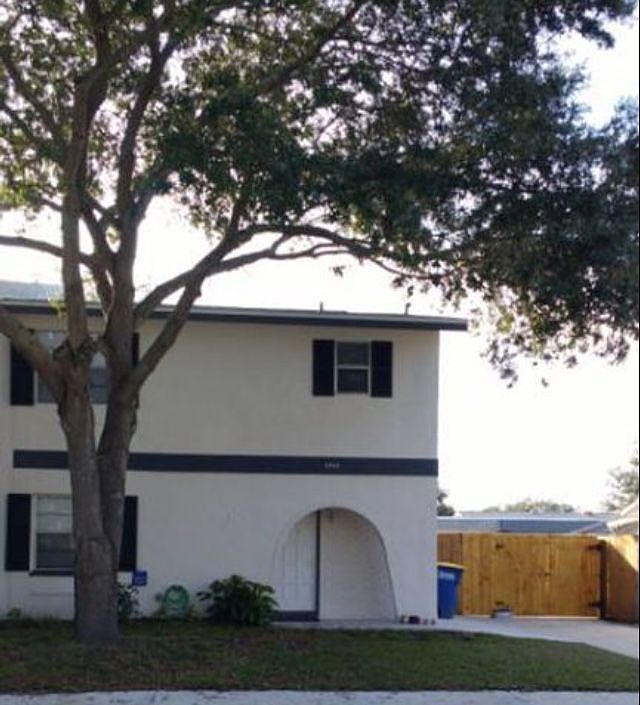 1st image of 2060 Los Lomas Dr