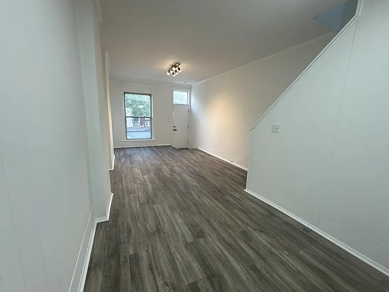 419 N Montford Ave — Photo 5