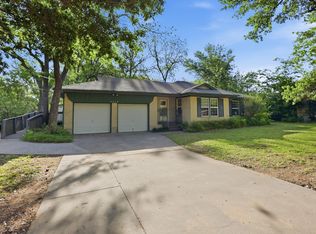 2210 Robinwood Ln, Denton, TX 76209