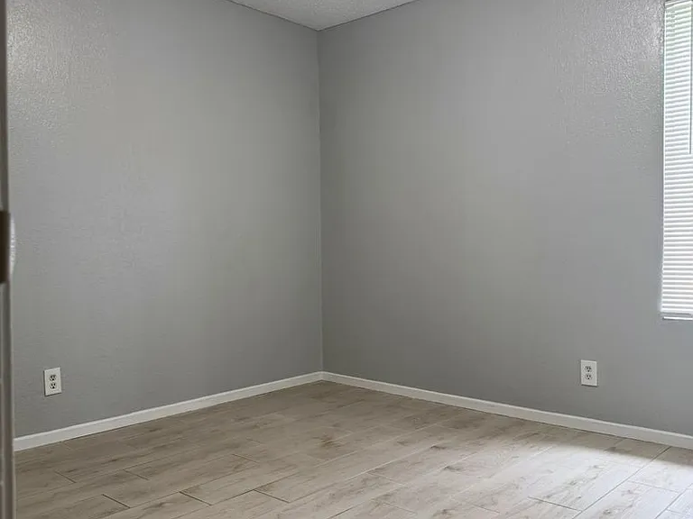 3219 Denver Ave — Photo 15