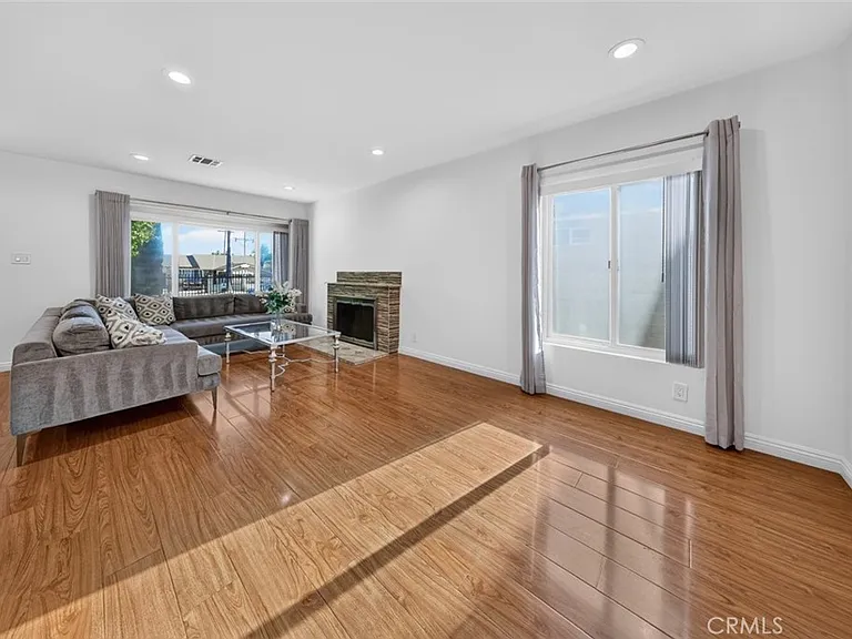 11407 Delano St — Photo 32