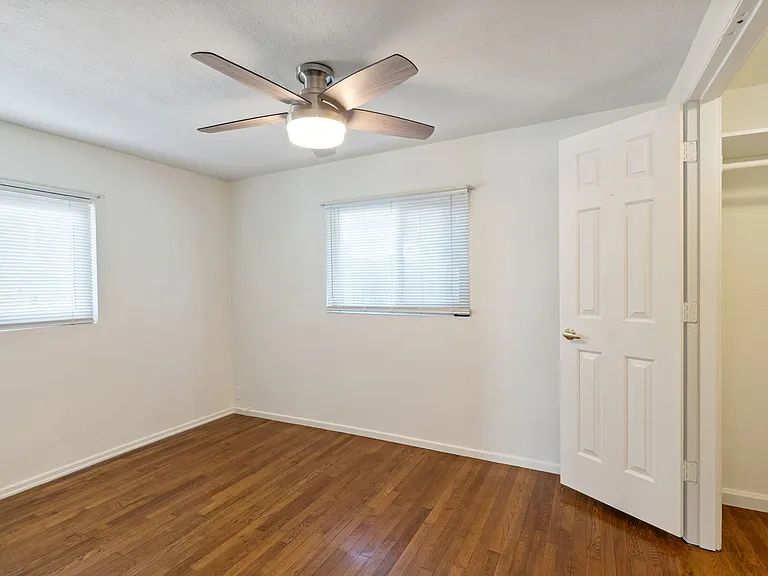 901 E Hearn Rd — Photo 27