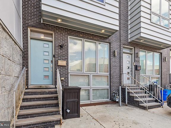 3rd image of 922 N Marshall St