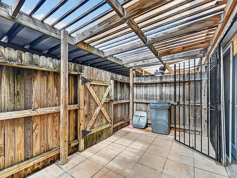 6111 Beverly Hill St #46 — Photo 30