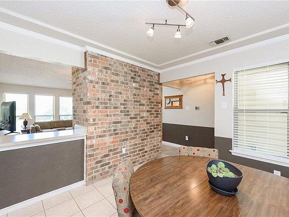 5th image of 1719 Saint James Dr