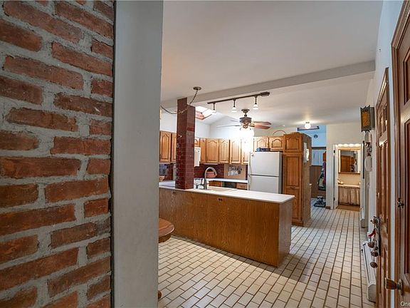 5th image of 249 Hill St
