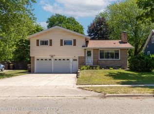 1002 Robins Rd, Lansing, MI 48917