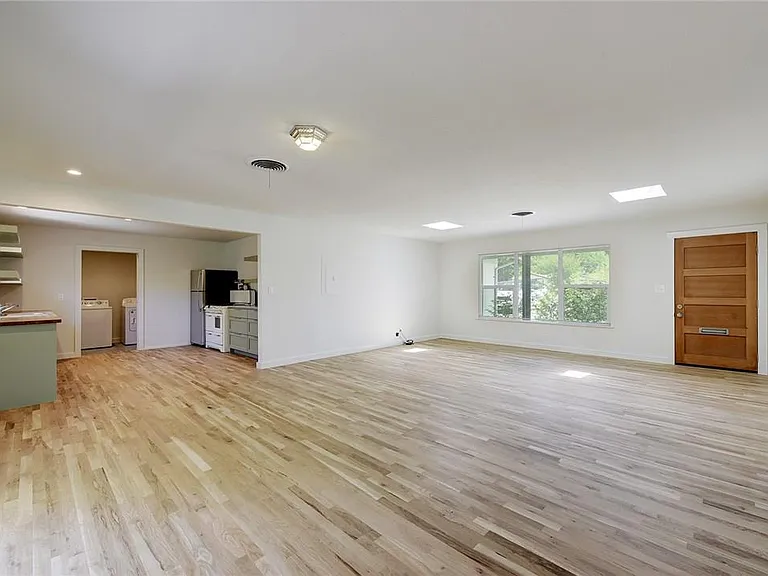 4804 Menchaca Rd — Photo 9