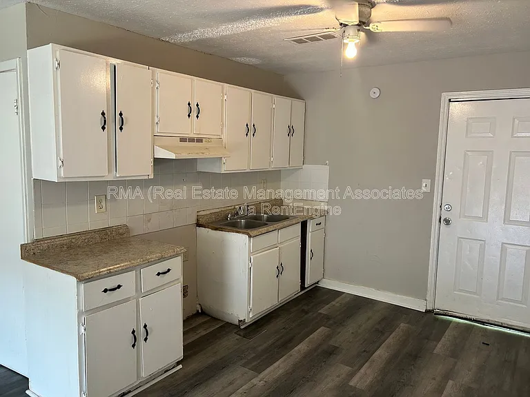 519 E Central Ave — Photo 4