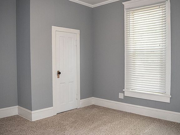 5th image of 815 S College St