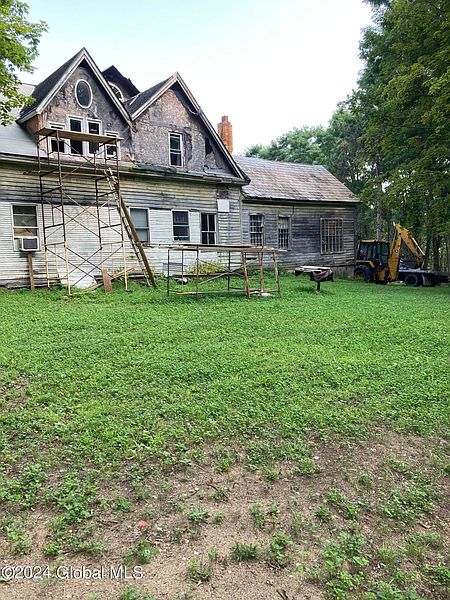 4th image of 3098 Broad Street