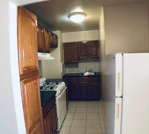2nd image of 465 E 7th St APT 5V