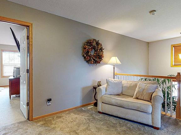 3rd image of 2015 Langston Ln NE