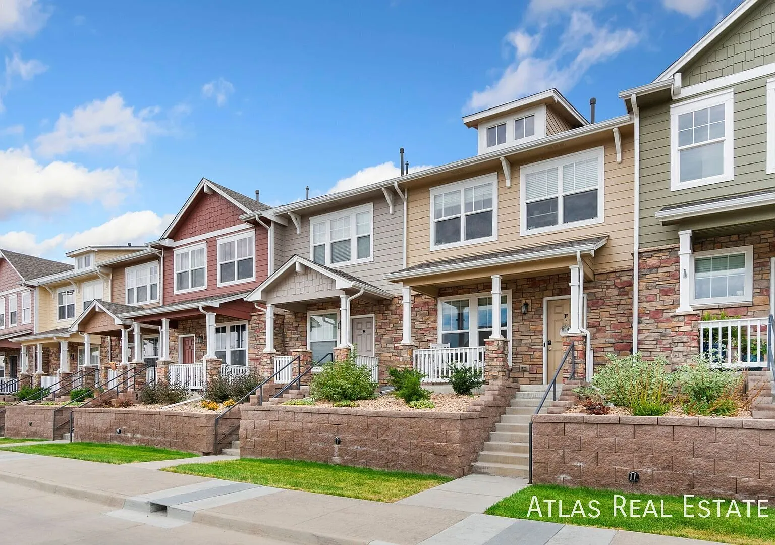 3-Bedroom / 3-Bathroom Townhome in Thornton, CO — Photo 1