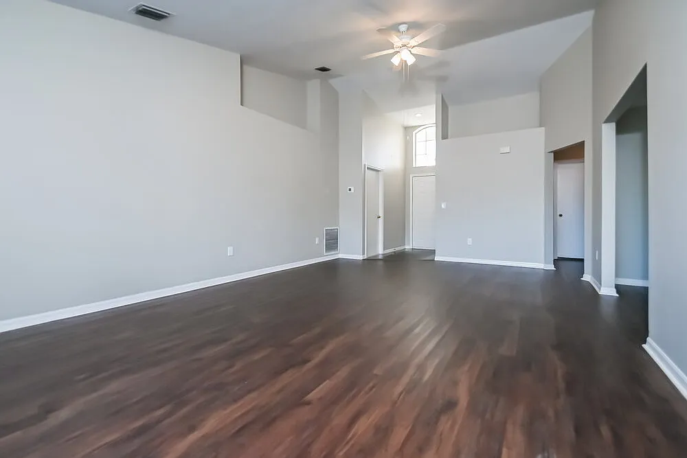 3 bed, 2.0 bath, 1408 sqft, $2,085 — Photo 3