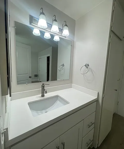 3943 E 4th St #2 — Photo 6