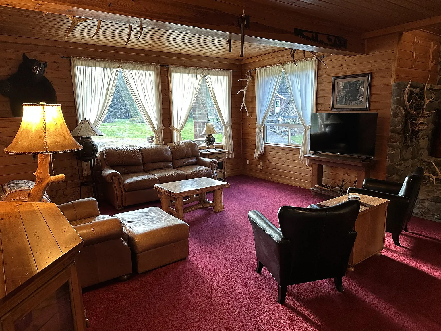 Pet Friendly Private Home on Wooded Acreage — Photo 2