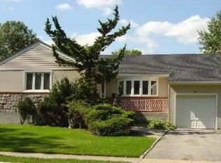 30 Janet Pl, Valley Stream, NY 11581