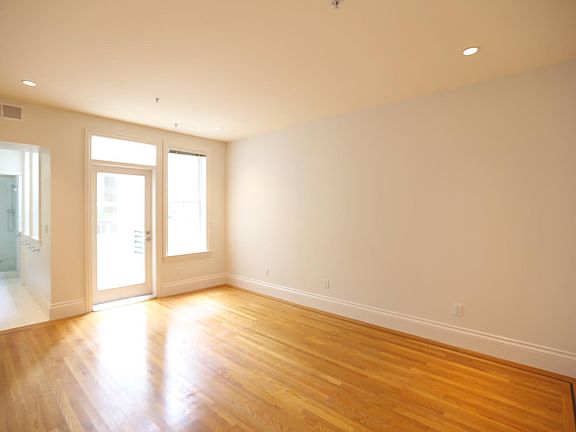 3rd image of 1610 Sacramento St APT 2