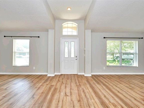 3rd image of 5303 Windbrush Dr