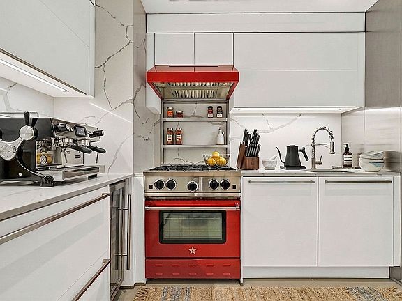 4th image of 117 E 57th St APT 20F