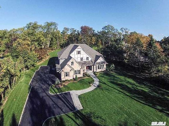 2nd image of 11 Harbor Hill Dr