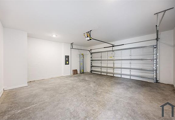 3rd image of 4011 San Felice Ln