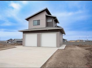 13406 105th St #B, Grande Prairie, AB T8V 6M3