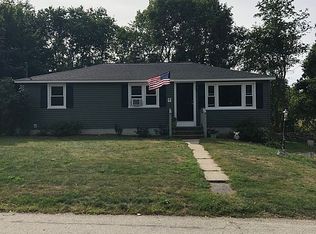 25 Green Acres Ln, North Grosvenordale, CT 06255