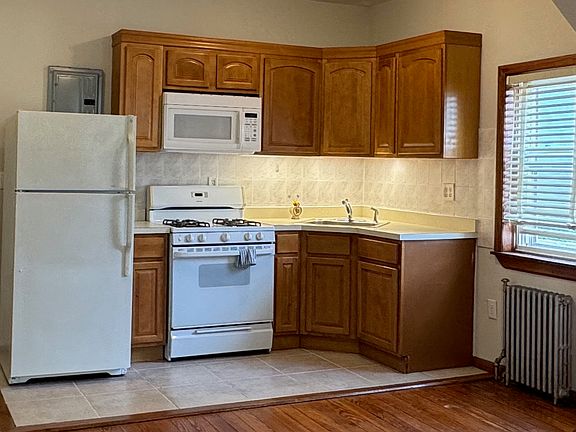 4th image of 1912 Harman St Floor 1